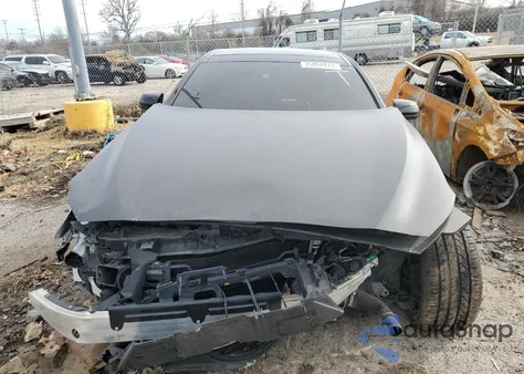 2018 Genesis G80 Sport z USA, uszkodzony, nr VIN KMHGN4JBXJU232327